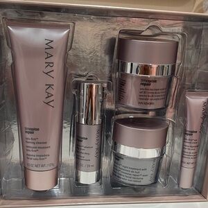 Mary Kay Timewise Repair Set in Elegant Silver and Pink